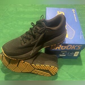 Black Brooks Revel 7 Athletic Shoes Brand New!